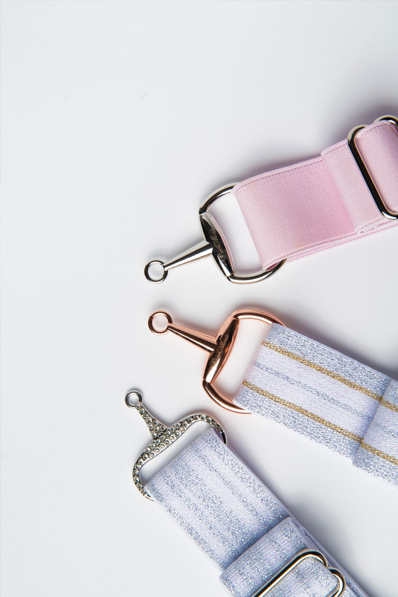 Cinturon de competicion en blanco y oro rosa con detalles ecuestres Brilli bracomonte equestrain