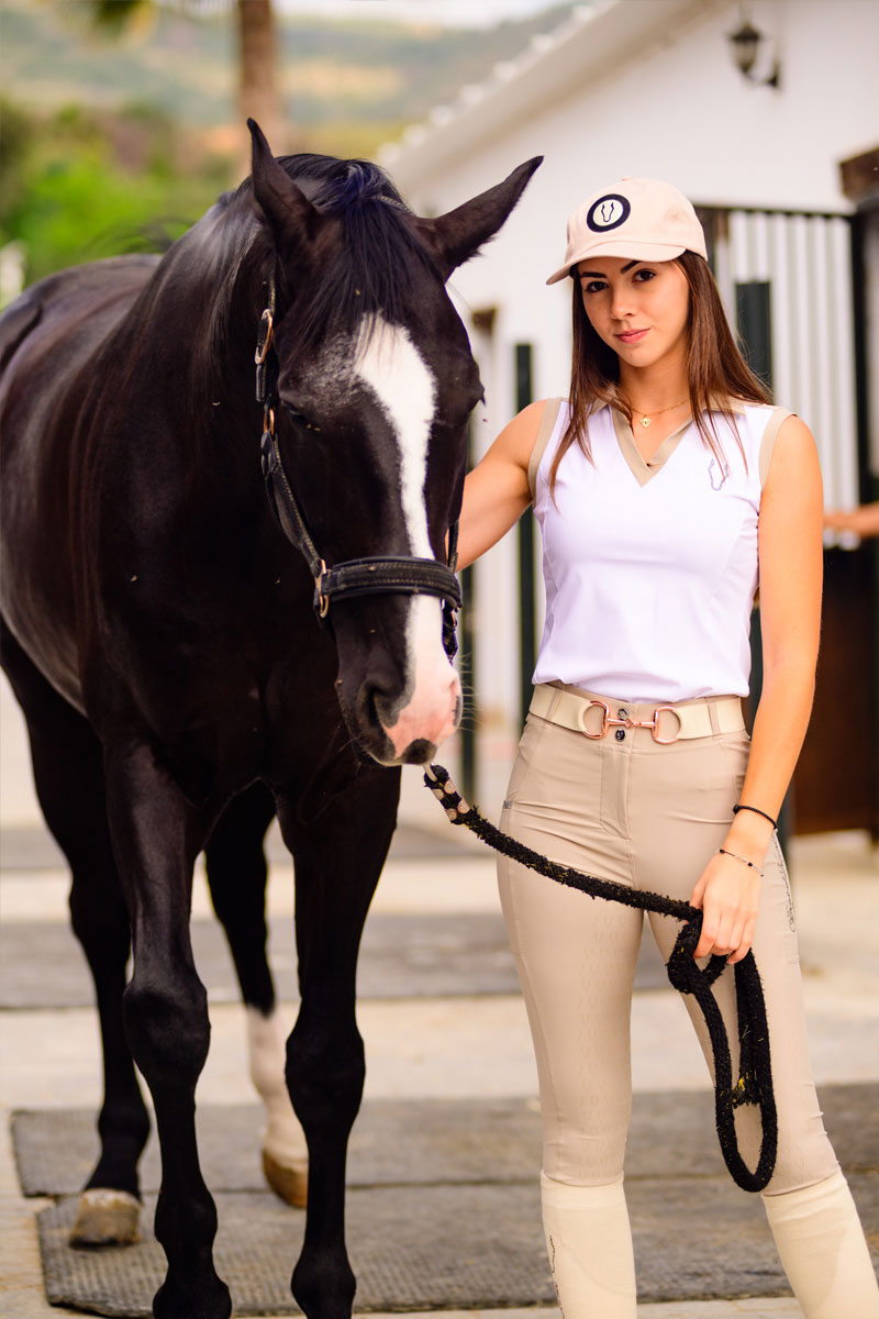 Gorra de equitacion beige Unisex detalles ecuestres bracomonte equestrain marbella