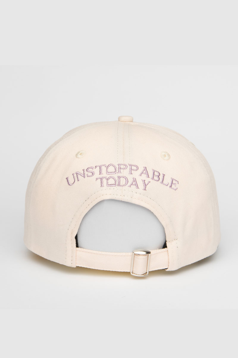 Gorra de equitacion blanco y rosa con detalles brilli bracomonte equestrain marbella