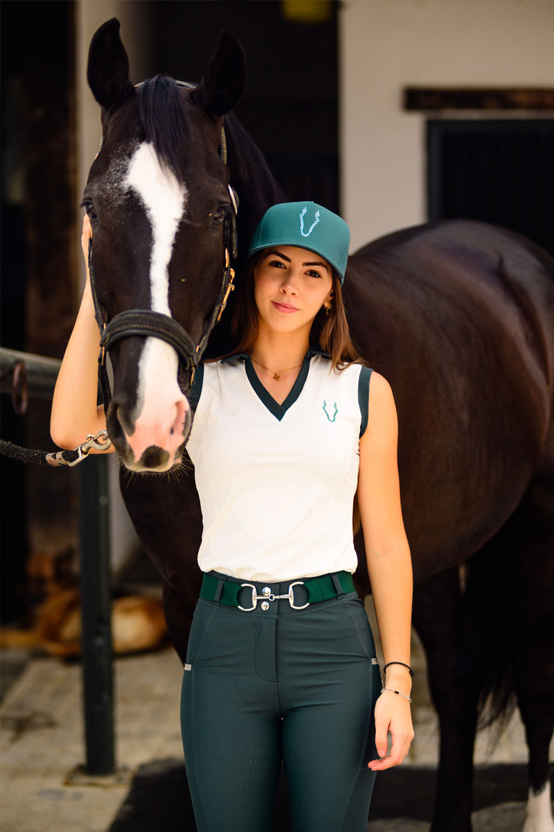 Gorra de equitación verde con detalles brilli - Imagen 2